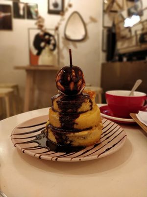 Amazing choclet pancake at Chillin' Cafe in Madrid