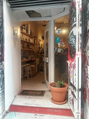 Entrance at Chillin' Cafe in Madrid