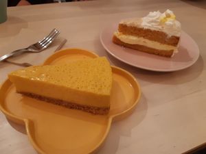 A couple of vegan cakes to share at Chillin' Cafe in Madrid