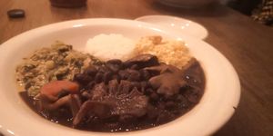 Feijoada deliciosa com couve na mwamba. at Congolinaria - Alfonso Bovero in Sao Paulo