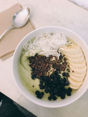Matcha bowl at Love Juice Bar in Paris