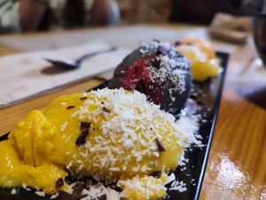 Helados con crema inglesa at El Manglar in Oviedo