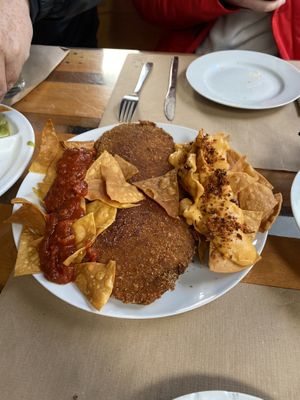 Cachopo 2022 de seitan y guacamole  at El Manglar in Oviedo