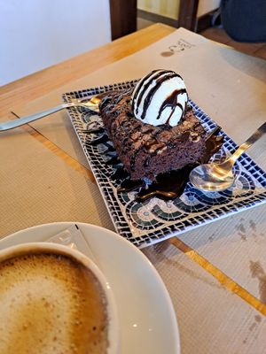 Brownie de chocolate at El Manglar in Oviedo