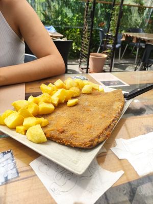 Cachoppo con bacon sin bacon at El Manglar in Oviedo