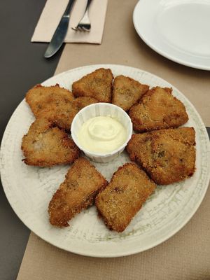 Nuggets de legumbreta at El Manglar in Oviedo