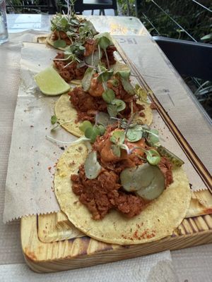 Tacos (un poco picantes 🌶️)  at El Manglar in Oviedo