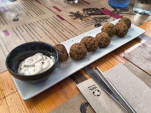 Bolas crujientes de mijo de champiñones y tomate seco con salsa tahini at El Manglar in Oviedo