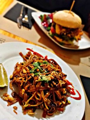 Pad Thai 🤩 at El Manglar in Oviedo