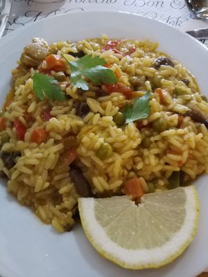 Paella vegetariana at El Manglar in Oviedo