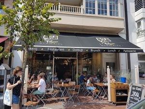 front terrace at Le Pain Quotidien in Knokke-heist