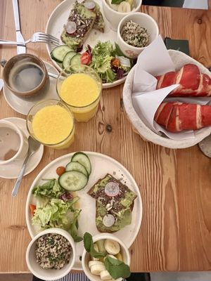 Vegan brunch at 24.95 euros 🫶  at Le Pain Quotidien in Mons