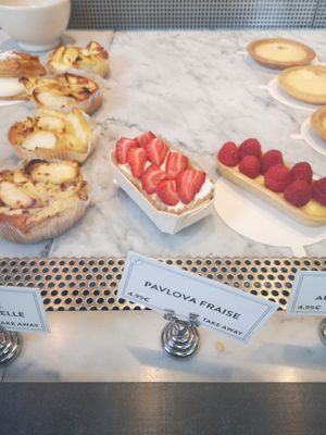 Vegan pavlova fraise at Le Pain Quotidien in Namur