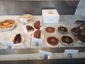 Crumble and chocolate cake vegan at Le Pain Quotidien in Namur