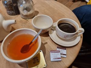 Tea and coffee - vegan an non-vegan chocolate at Le Pain Quotidien in Mechelen