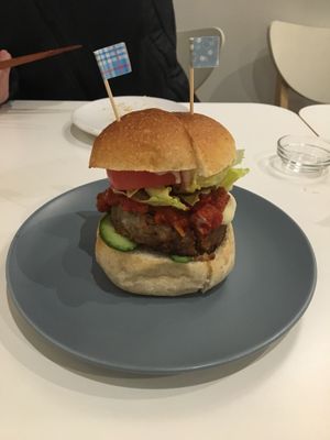 Cheeseburger at Fluunt KOFU in Kofu