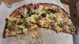Poppa rollos gluten free crust with vegan cheese, veggie dlite toppings with pineapple at Poppa Rollo's Pizza in Waco