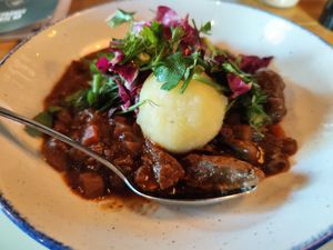 Biergulasch mit Kartoffelkloß at Dolden Mädl in Binz