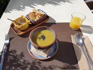 Vegan pea soup and a starter at Biocreperia RiscoCaido in Gran Canaria