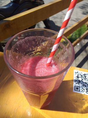 Jugo de frambuesa, de pulpa, bastante rico y refrescante. at Vegan Place in Vina Del Mar