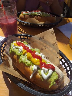 Veganpleto, muy rico su sabor, la vienesa muy rica y sabrosa. En resumen muy muy rico at Vegan Place in Vina Del Mar