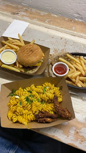 mac'n'cheese, burger, french fries at Vegan Place in Vina Del Mar