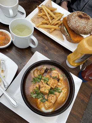 Almuerzo del día & crunch burger  at Vegan Place in Vina Del Mar