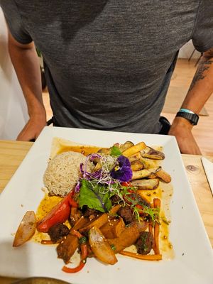 Stir-fried seitan dish at Vida Vegan Bistro in Cusco