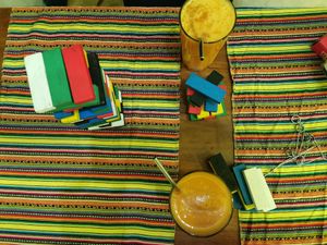 Games & juice at Vida Vegan Bistro in Cusco
