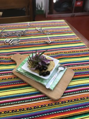 Uma demonstración de algo que están preparando para oferecer como desayuno en el restaurante futuramente  at Vida Vegan Bistro in Cusco