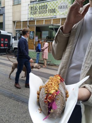 vegan hot dog at Bakblik in Ospel