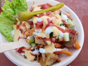 Kapsalon (10/10!) at a festival at Bakblik in Ospel