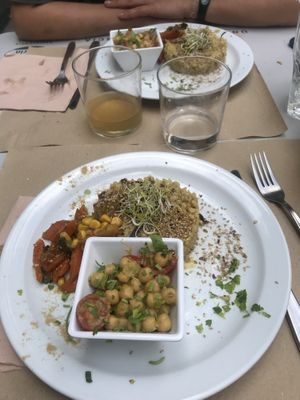 arroz con ajetes y espaguetis de mar, garbanzos con cherries y wok de verduritas  at Beganbai in Vitoria Gasteiz