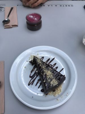 tarta de cacao y copa de algarroba a la naranja  at Beganbai in Vitoria Gasteiz