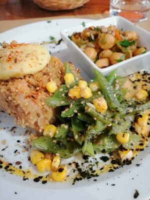 Plato variado at Beganbai in Vitoria Gasteiz