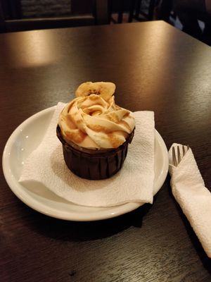 Banana cupcake at Ugol in Moscow