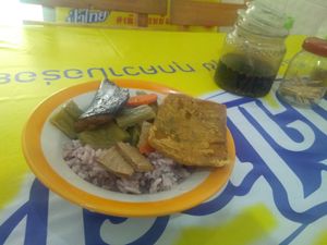 Plate from the buffet at Ranahat Je Vegan Restaurant in Ayutthaya