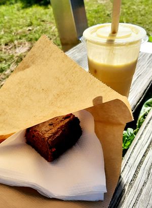 Chocolate Brownie & May Flower Juice at Le Mango Tree in Soorts-hossegor