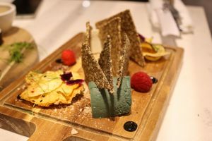 spirulina cashew cheese platter at Plant Cafe in Hamala