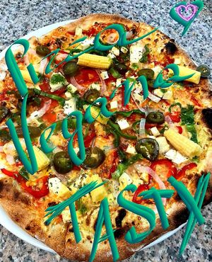 Pizza tasty:ver.mozz.la/tofu/mix peppers/babycorn/garlic /jalapeños at Sa Cova in Mallorca