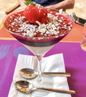 Panna cotta con frambuesa at Sa Cova in Mallorca