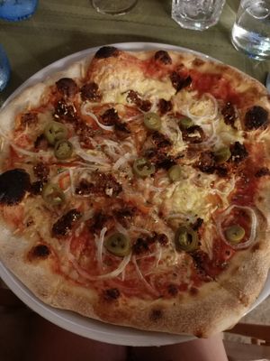 Pizza diavola (picante) at Sa Cova in Mallorca