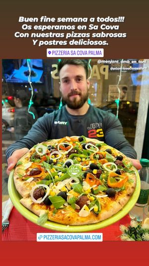 Meatball pizza at Sa Cova in Mallorca