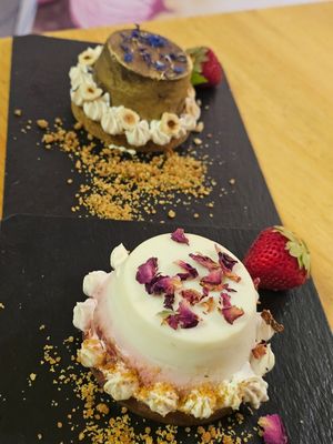 Vegan Cheescakes at Sa Cova in Mallorca