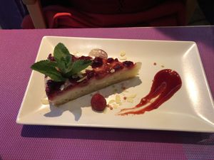 Vegan raspberry cake at Sa Cova in Mallorca