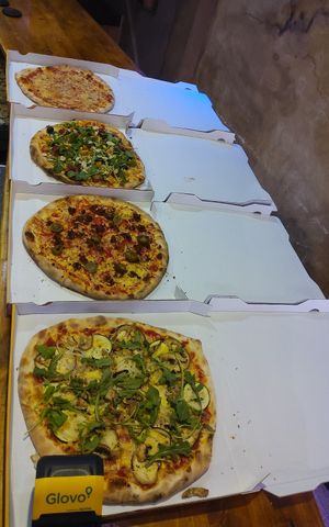 #Veganpizza #DeliveryPalma MEATBALLS #veganceese #VeganDiavola #Palma #palmademallorca  # at Sa Cova in Mallorca