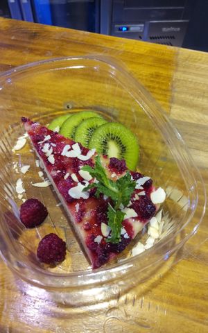 #StrawberryVeganDeesert #Palma #VeganPizzeria # at Sa Cova in Mallorca