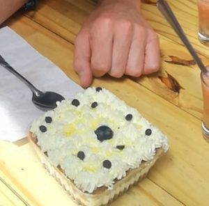 Simil tiramisù alla maracuja, fantastico at Lupito Cocina Vegana in La Paz