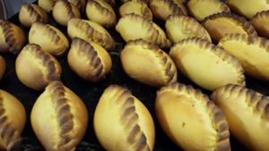 A kind of traditional empanada.

Has as filling different types of vegetables and fresh mushrooms.

It is a delicious and juicy empanada. at Lupito Cocina Vegana in La Paz