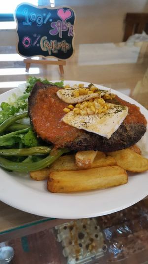 Milanesa napolitana de frijol y lentejas. at Lupito Cocina Vegana in La Paz